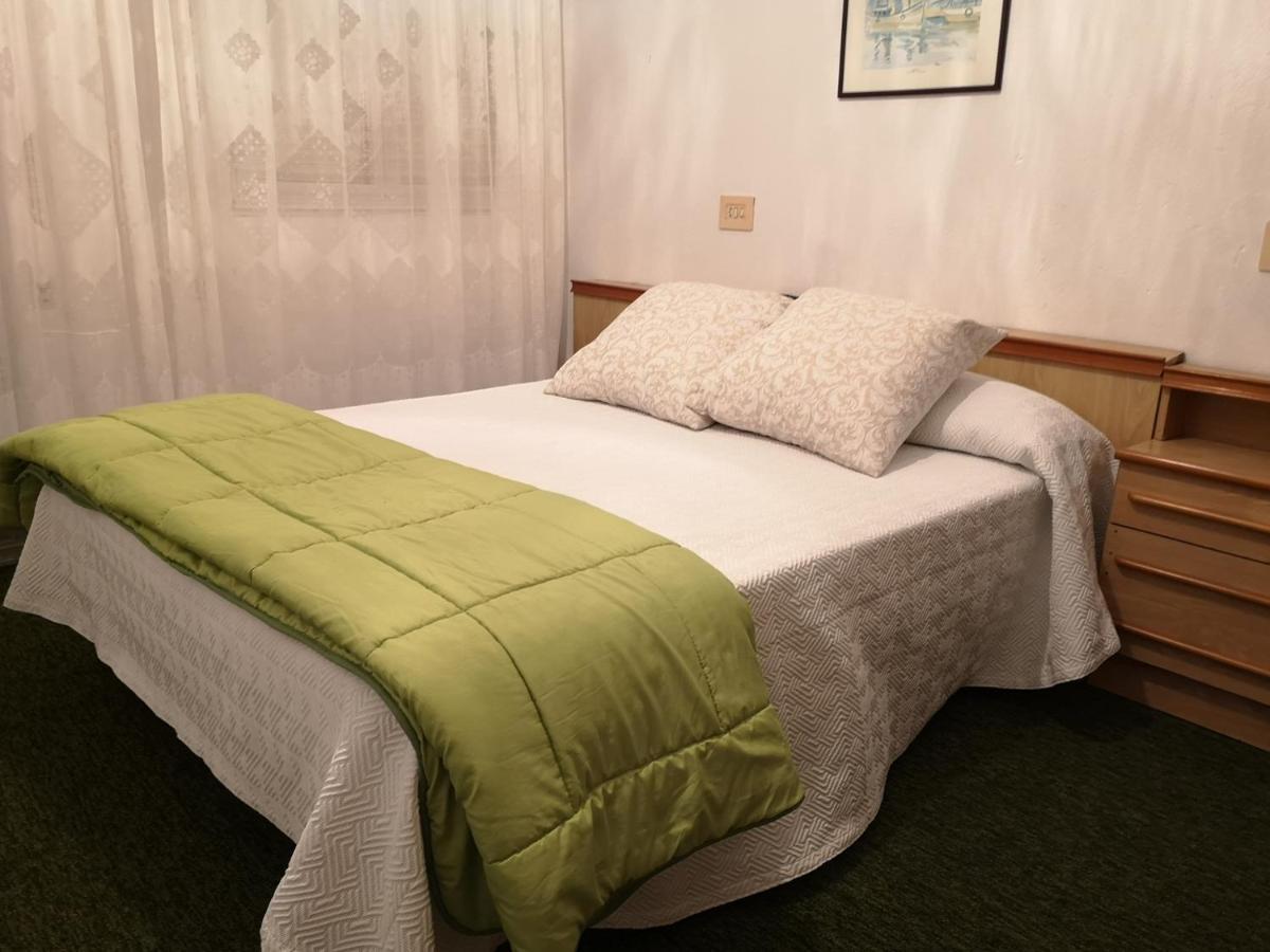 Hostal Vina Outes Luaran gambar